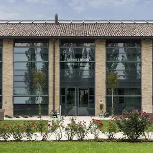 Western 4*, Parma Italien